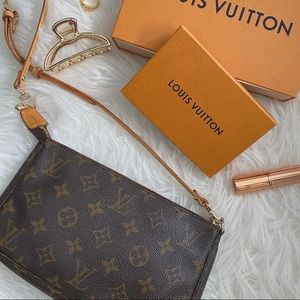Authentic Louis Vuitton pochette accessoires